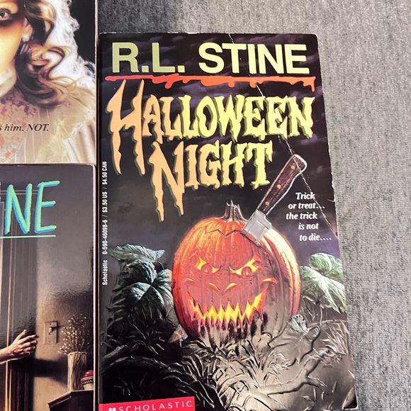Lot of 4 R.L. Stine books euc - Picture 5 of 5
